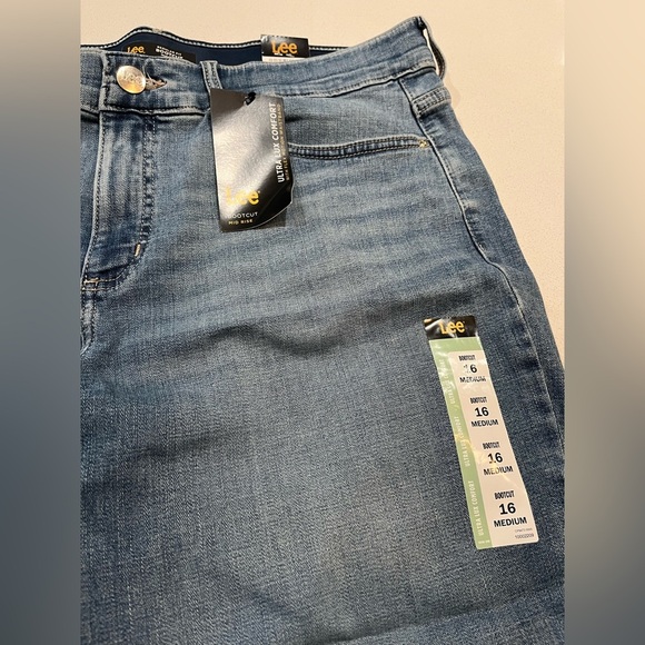 NEW Lee Flex Motion Mid Rise Bootcut Jeans- 16 - Picture 7 of 8